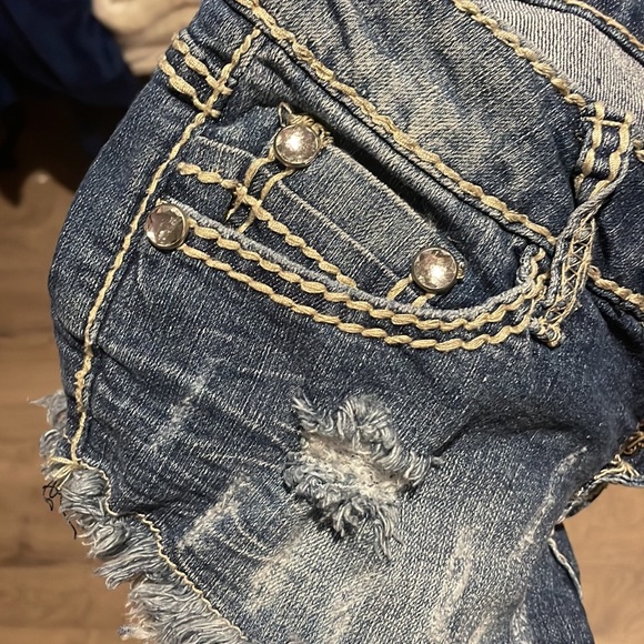 Super cute denim shorts ✨ - Picture 4 of 4